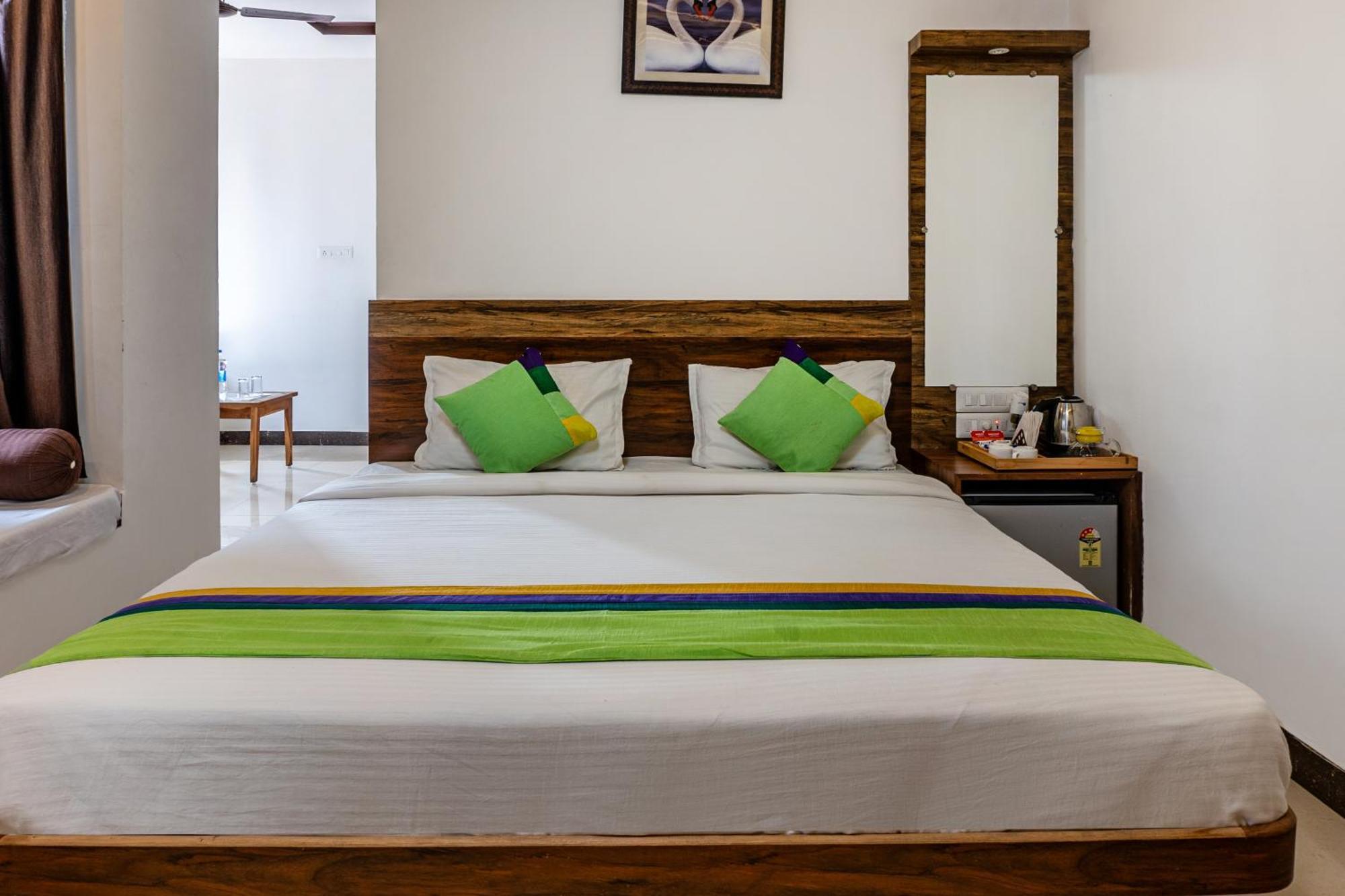 Treebo Spirit Residency Hotel Udaipur Bagian luar foto