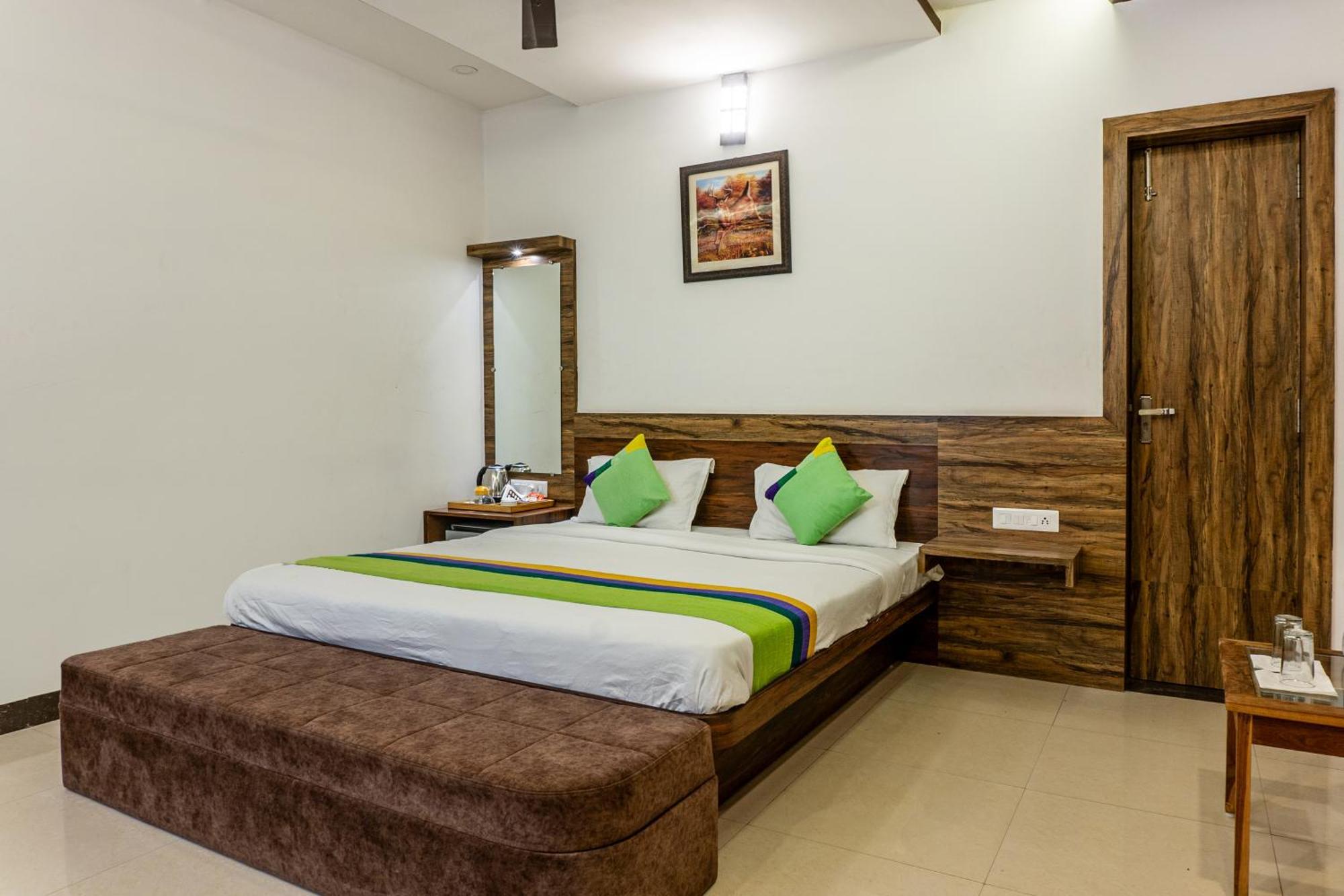 Treebo Spirit Residency Hotel Udaipur Bagian luar foto