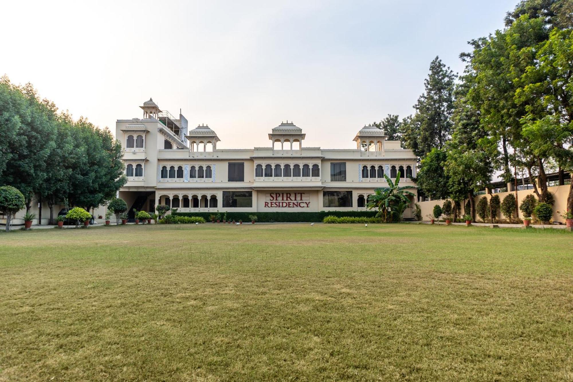 Treebo Spirit Residency Hotel Udaipur Bagian luar foto